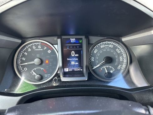 Used 2022 Toyota Tacoma TRD Sport image 13