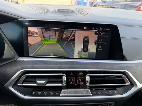 Used 2022 BMW X7 M50i w/ Dynamic Handling Package AWD/4WD image 15
