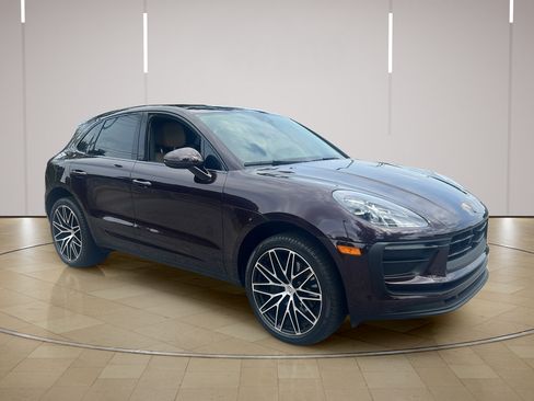 Certified 2023 Porsche Macan AWD/4WD image 9