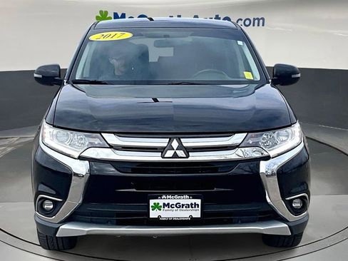 Used 2017 Mitsubishi Outlander SE image 2