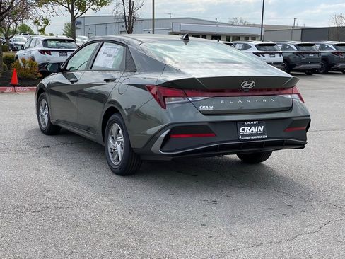 New 2026 Hyundai Elantra SE FWD image 5