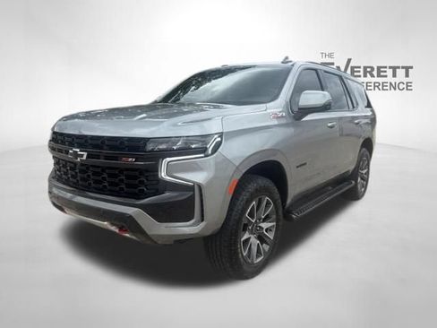 Used 2024 Chevrolet Tahoe Z71 w/ Luxury Package AWD/4WD image 3