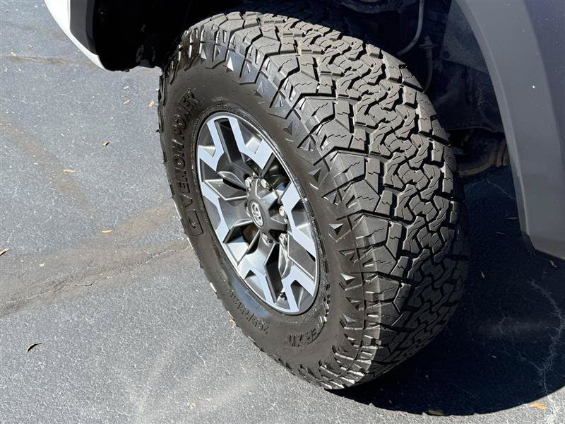 Used 2017 Toyota Tacoma TRD Off-Road w/ Tow Package AWD/4WD image 19
