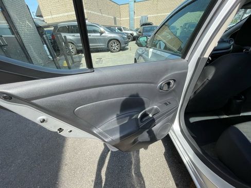 Used 2012 Nissan Versa SV FWD image 19
