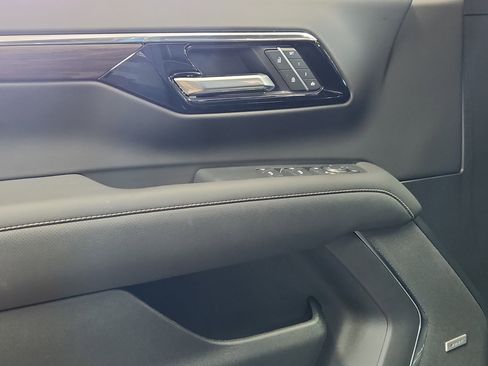 New 2026 Chevrolet Suburban Premier AWD/4WD image 6