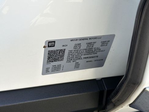 Used 2024 GMC Yukon Denali RWD image 35