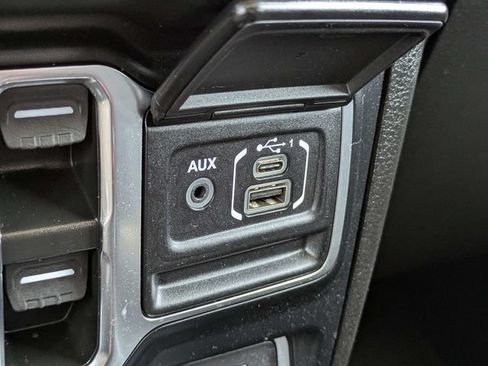 Used 2024 Jeep Gladiator Mojave AWD/4WD image 21