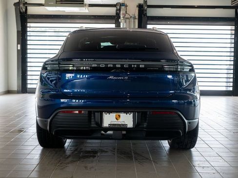 Used 2024 Porsche Macan 4 Electric AWD/4WD image 9
