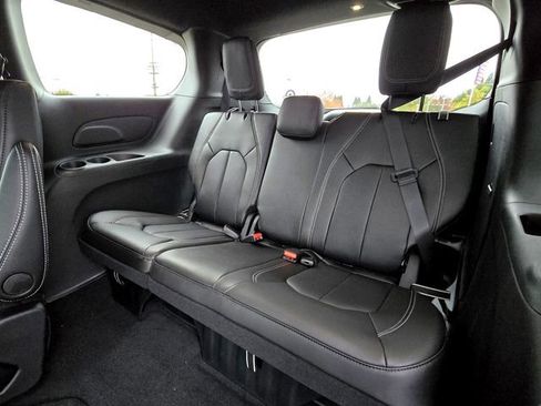 New 2026 Chrysler Pacifica Select image 25