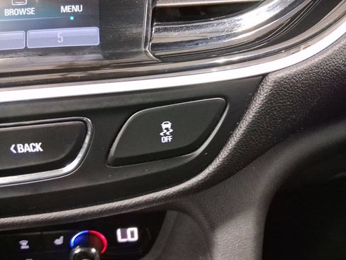 Used 2018 Buick Regal Essence FWD image 28