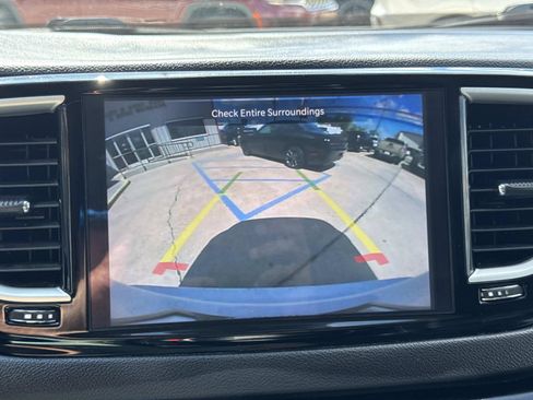 Used 2024 Chrysler Pacifica Touring-L FWD image 25