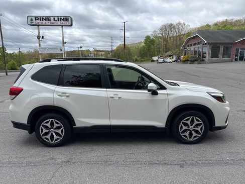 Used 2020 Subaru Forester Premium AWD/4WD image 2