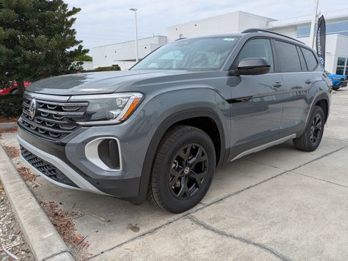 New 2026 Volkswagen Atlas Peak Edition image 8