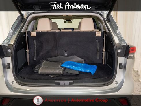 Used 2022 Toyota Highlander Limited AWD/4WD image 5