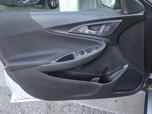 Used 2021 Chevrolet Malibu LT FWD image 19