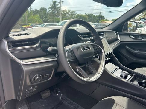 Used 2024 Jeep Grand Cherokee Laredo X w/ Luxury Tech Group I AWD/4WD image 12