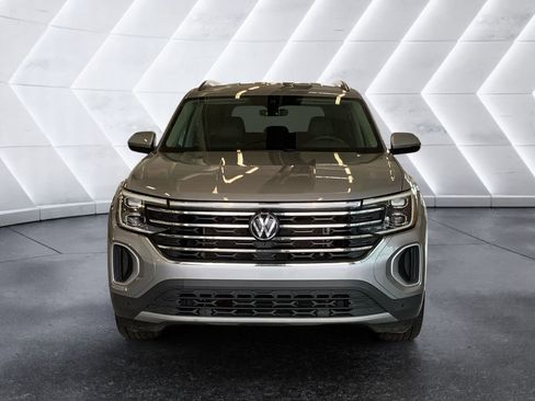 Used 2024 Volkswagen Atlas SE image 2