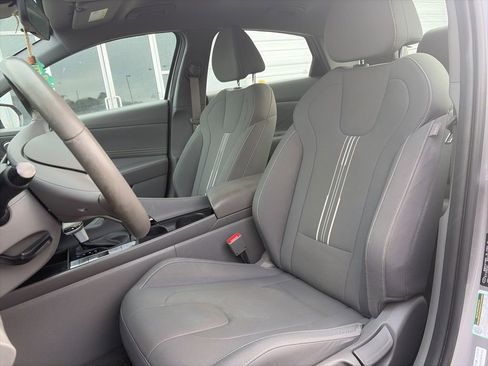 Used 2023 Hyundai Elantra SEL w/ Convenience Package image 12