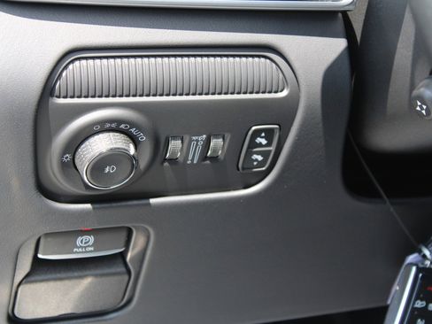 New 2025 Jeep Grand Wagoneer Series III w/ Rear Seat Video Group 1 image 13