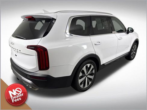 Used 2022 Kia Telluride EX w/ EX Premium Package FWD image 3