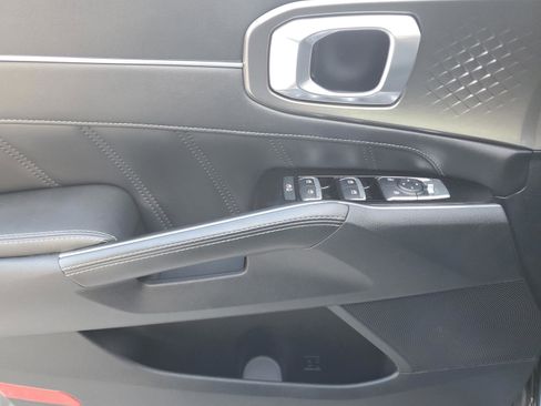 Used 2022 Kia Sorento SX image 16