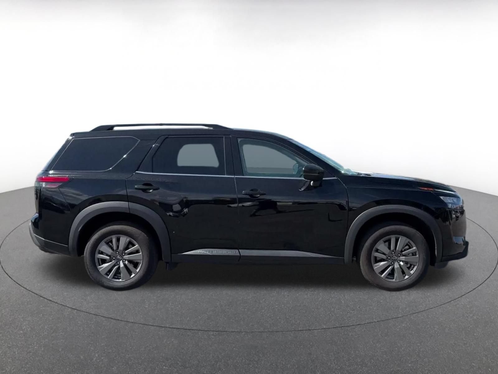 Used 2025 Nissan Pathfinder SV FWD image 15