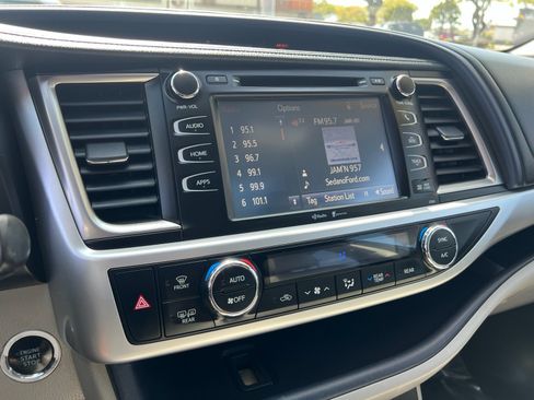 Used 2015 Toyota Highlander XLE FWD image 23