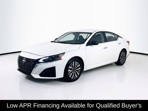 Used 2025 Nissan Altima 2.5 SV FWD image 3