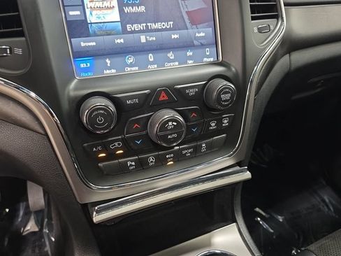 Used 2018 Jeep Grand Cherokee Altitude AWD/4WD image 24
