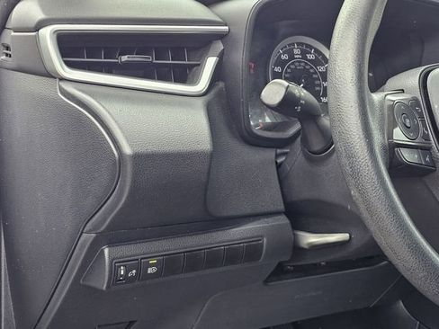 Used 2021 Toyota Corolla LE image 17