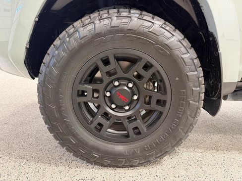 Used 2023 Toyota 4Runner TRD Off-Road Premium AWD/4WD image 9