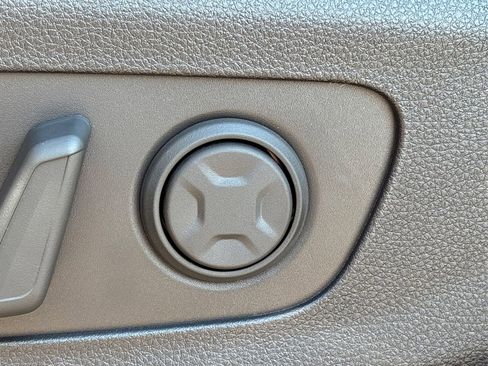 New 2026 Kia Carnival EX FWD image 14