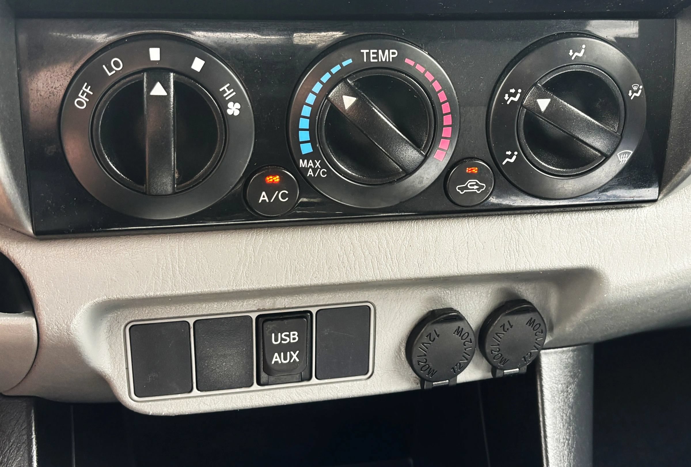 Used 2015 Toyota Tacoma 4x4 Access Cab w/ SR5 Package image 22