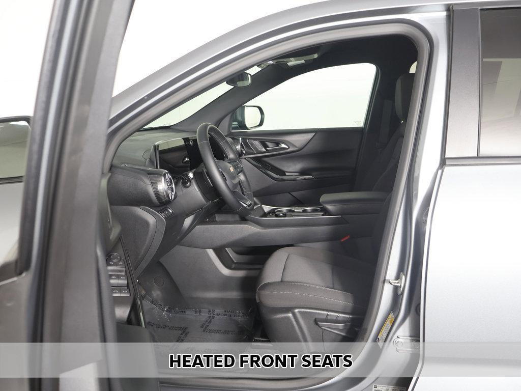 Used 2026 Chevrolet Equinox LT FWD image 8