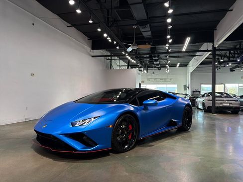 Used 2021 Lamborghini Huracan EVO image 32