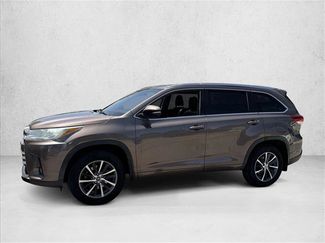 Used 2018 Toyota Highlander XLE AWD/4WD video 4