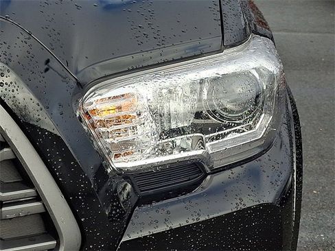 Used 2023 Toyota Tacoma TRD Sport image 9