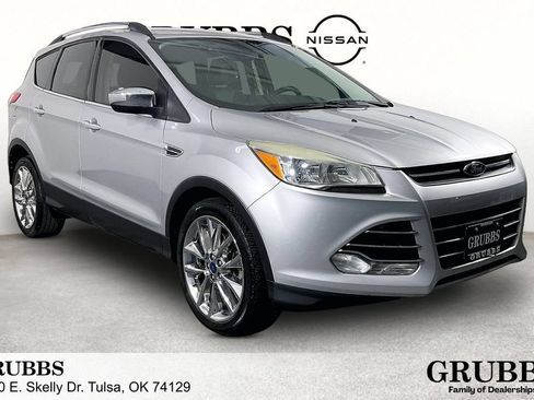 Used 2016 Ford Escape SE w/ SE Chrome Package FWD image 1
