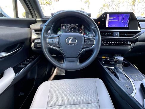 Used 2024 Lexus UX 250h F Sport image 5