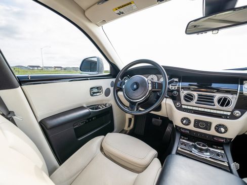 Used 2016 Rolls-Royce Ghost image 24