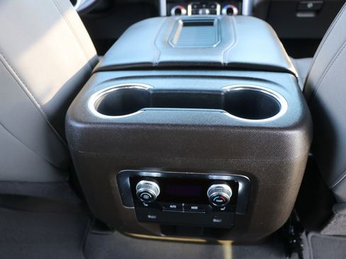 Used 2022 GMC Yukon SLT w/ SLT Premium Package image 34