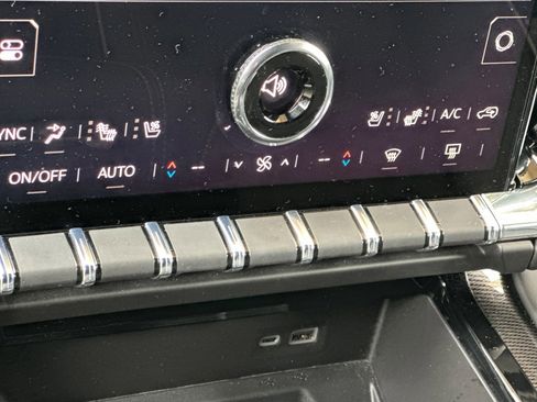 Certified 2025 GMC Yukon Elevation w/ Elevation Premium Package image 23