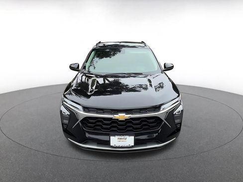 Used 2025 Chevrolet Trax LT w/ LT Convenience Package FWD image 4