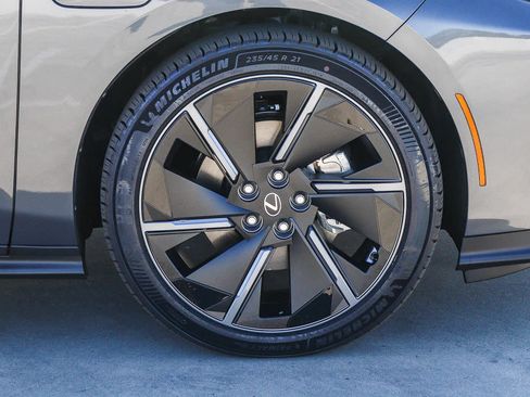 New 2026 Lexus ES 500e AWD/4WD image 9