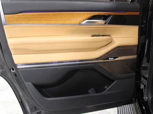 Used 2022 Jeep Grand Wagoneer Series III image 20