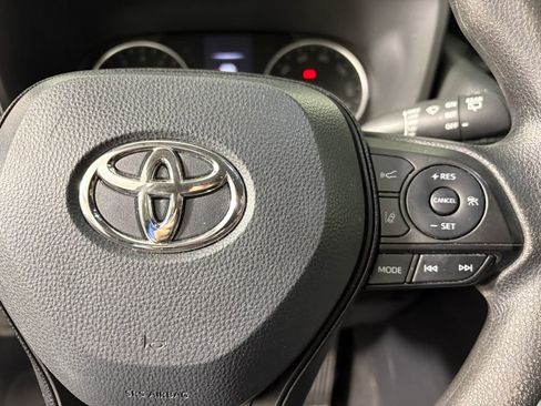 Used 2021 Toyota RAV4 LE image 21
