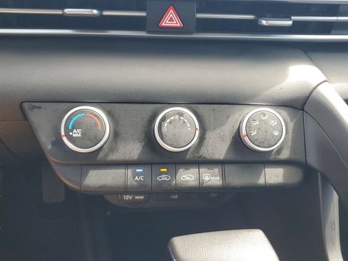 Used 2024 Hyundai Elantra SE FWD image 23