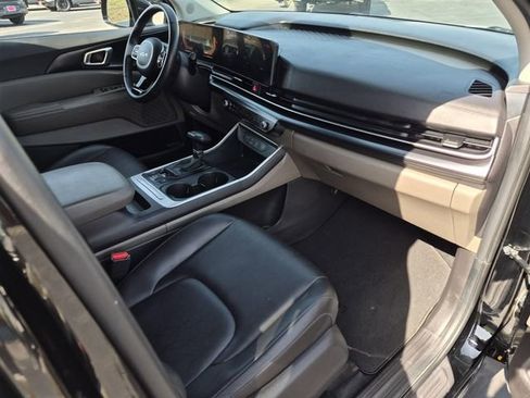 Used 2025 Kia Carnival LXS image 10