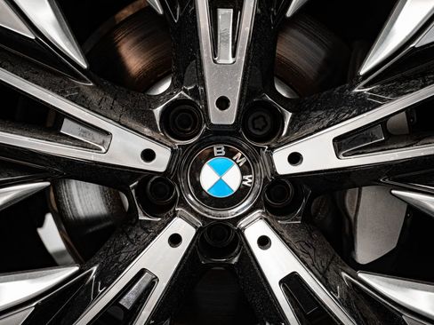 Certified 2025 BMW 530i xDrive image 8