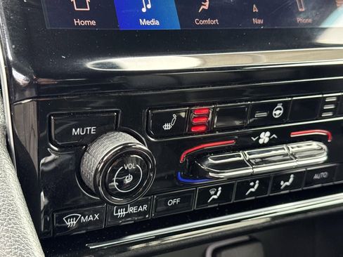 Used 2024 Jeep Grand Cherokee Limited image 19